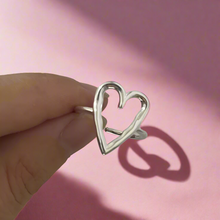 Load image into Gallery viewer, Hollow Hammered Heart Ring
