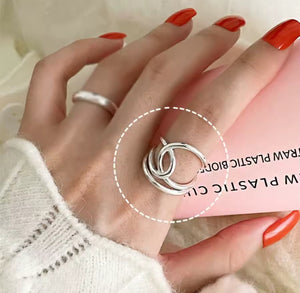 Interlocking Circles Ring