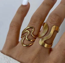 Load image into Gallery viewer, Big Wavy Ring
