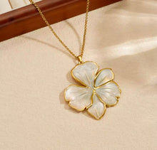 Load image into Gallery viewer, Pearl Hibiscus Necklace
