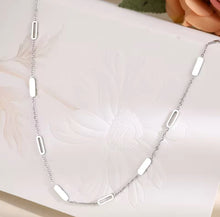 Load image into Gallery viewer, Rectangular Solid and Hollow Necklace
