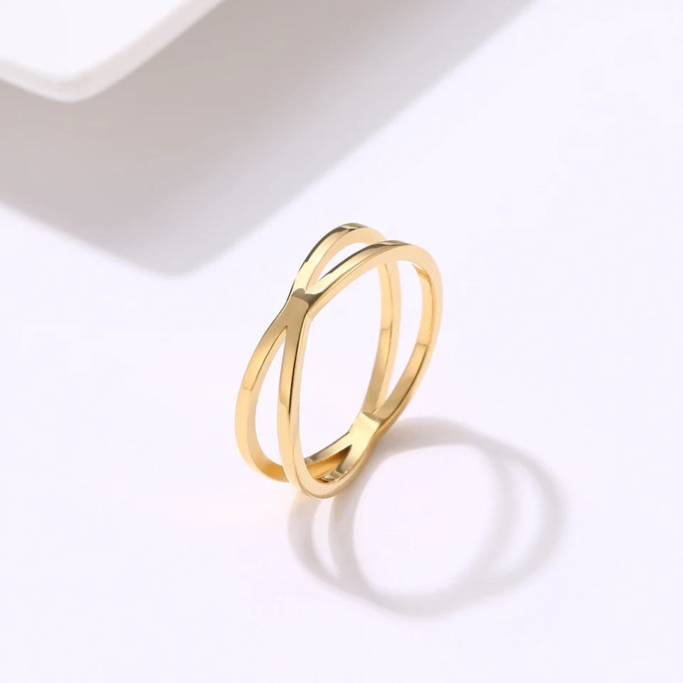 Criss-Cross Ring