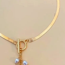 Load and play video in Gallery viewer, Dangling Bunches of Pearls Necklace
