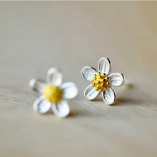 Load image into Gallery viewer, Sun Flower Stud Earrings
